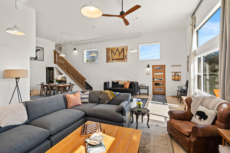 Livingston Vacation Rental Home River Island Retreat living room