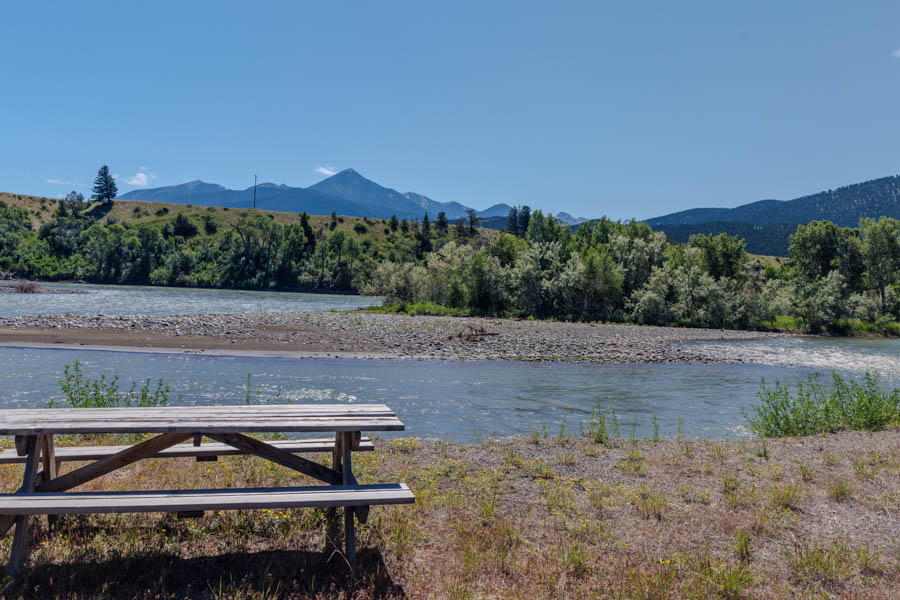 Yellowstone River Rental Home waterfront River Island Retreat