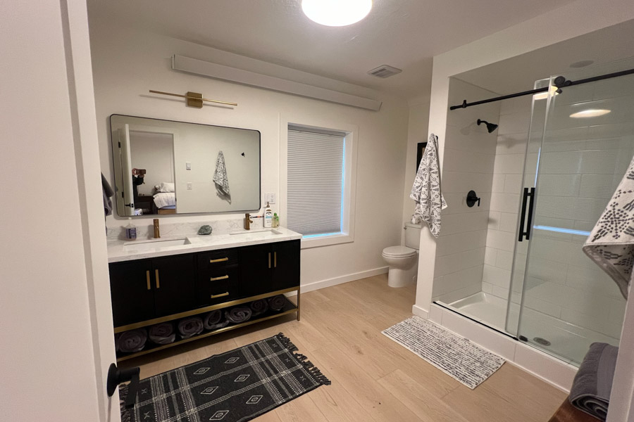 River Island Retreat Livingston Vacation Home bath