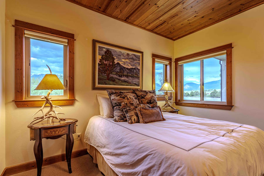 Paradise Valley Rental Home River Run bed