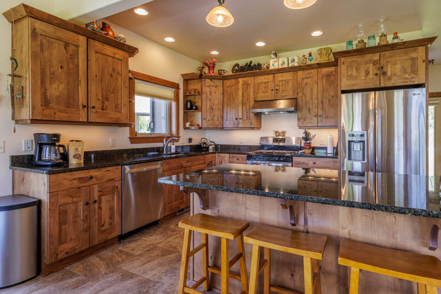 Waterfront Vacation Rental Home in Paradise Valley River Run kitchen
