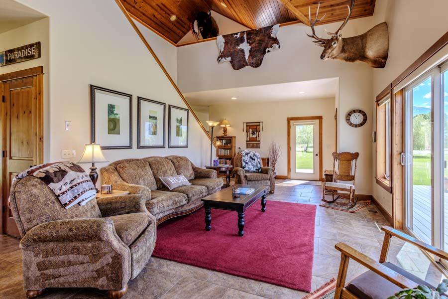Waterfront Vacation Rental Home in Paradise Valley River Run living room