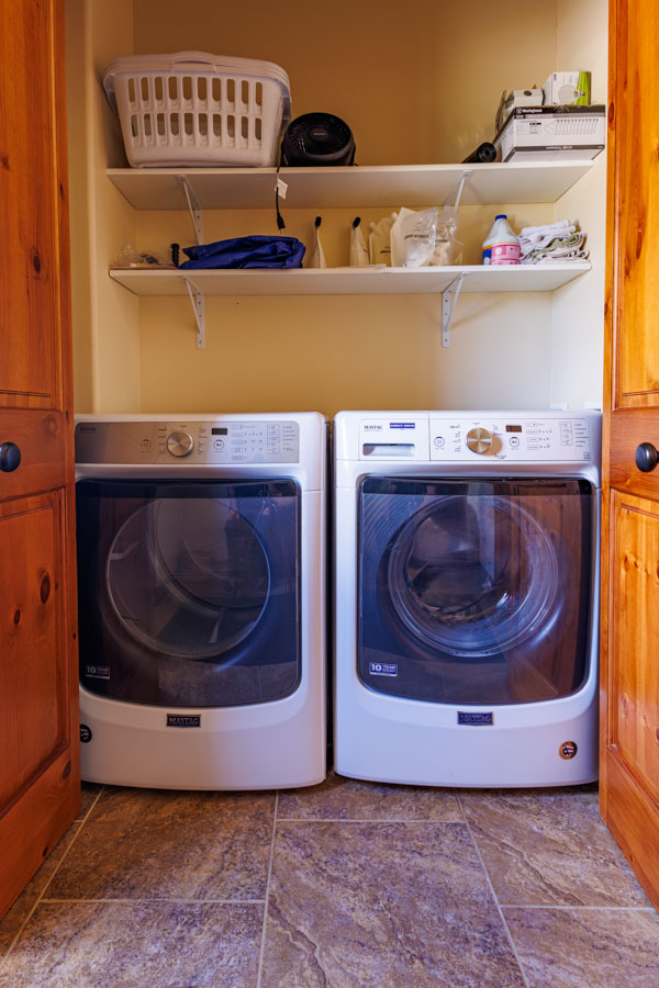 Waterfront Vacation Rental Home in Livingston River Run laundry