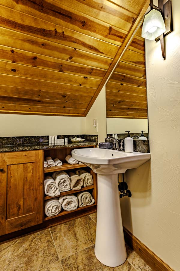 Paradise Valley rental home River Run loft bath