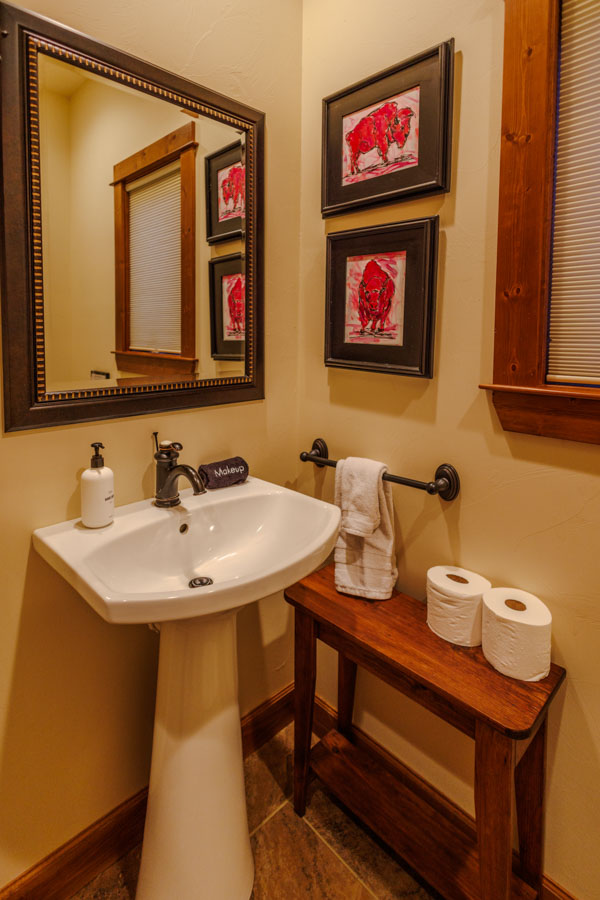 Livingston rental home River Run bath