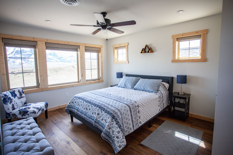 Yellowstone River Valley Vacation Home Sapphire Solace bedroom