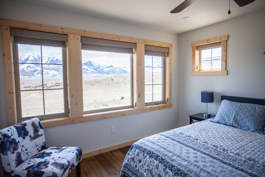 Yellowstone River Valley Vacation Home Sapphire Solace bedroom