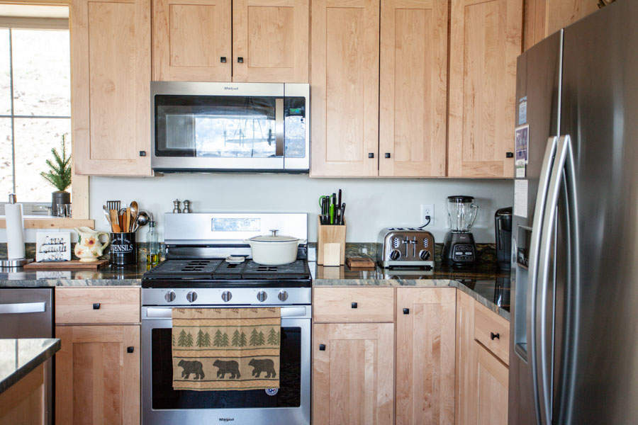 Yellowstone River Valley Vacation Home Sapphire Solace kitchen