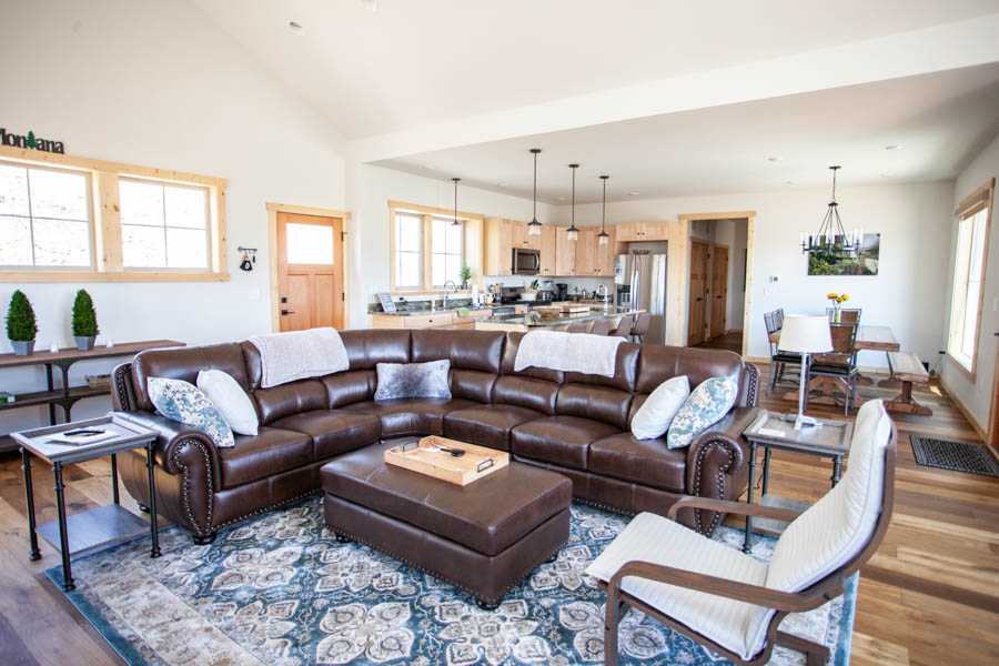 Yellowstone River Valley Vacation Home Sapphire Solace living room