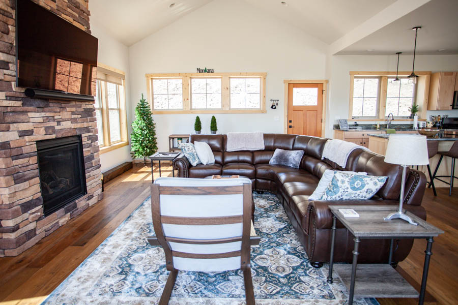 Yellowstone River Valley Vacation Home Sapphire Solace living room