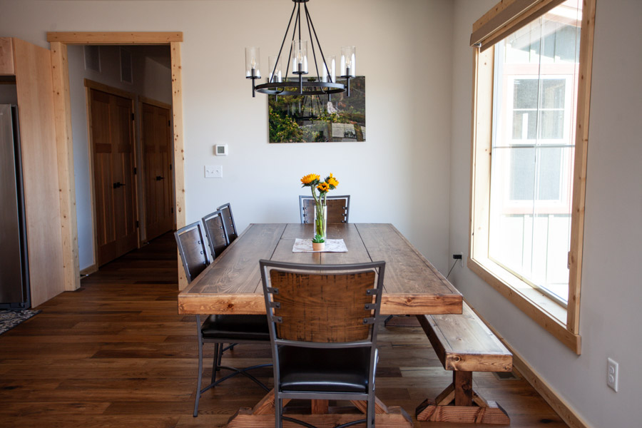 Yellowstone River Valley Vacation Home Sapphire Solace dining room