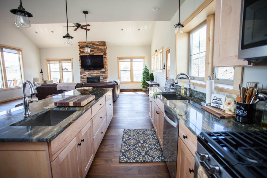Livingston Montana Vacation Rental Home Sapphire Sunrise kitchen