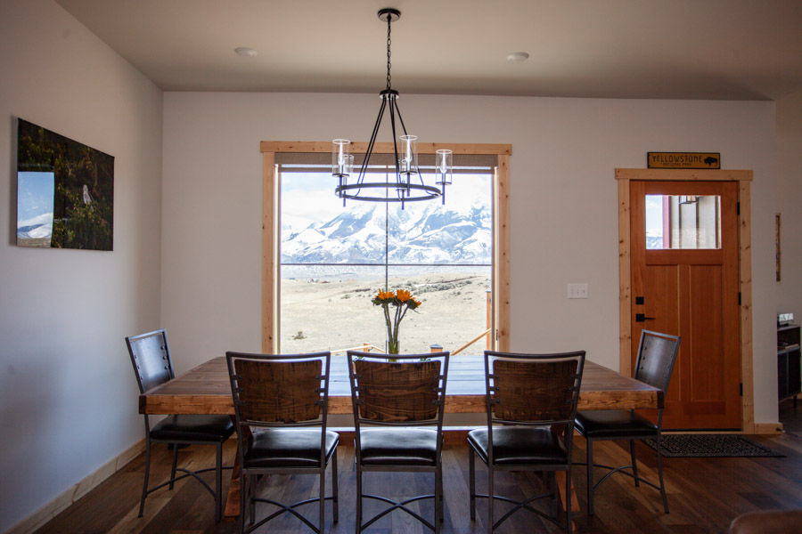 Livingston Montana Vacation Rental Home Sapphire Sunrise table