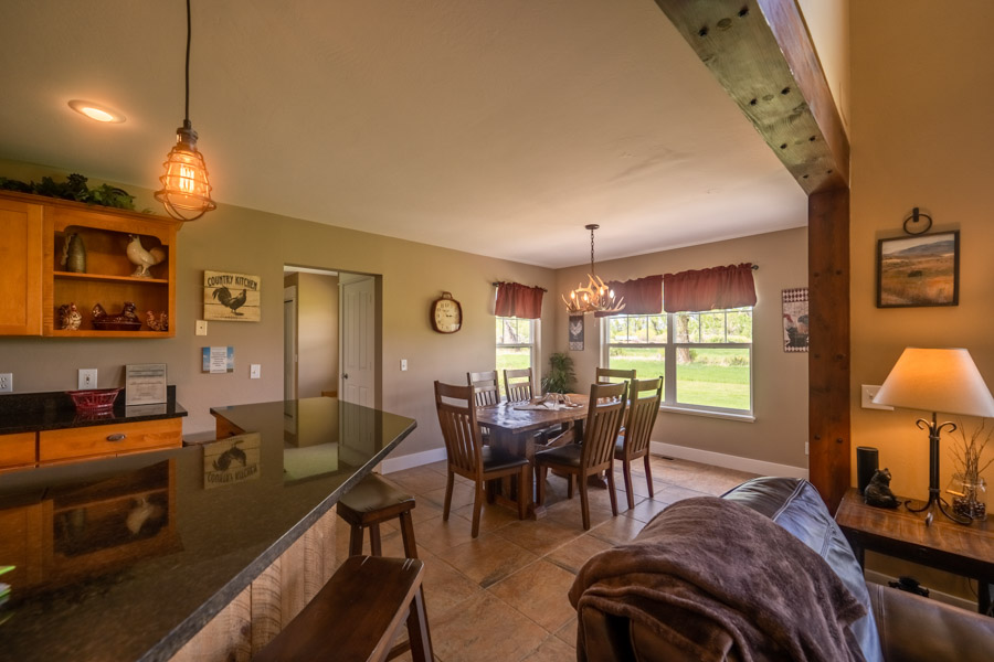 Vacation Rental Home near Livingston Trout House living room