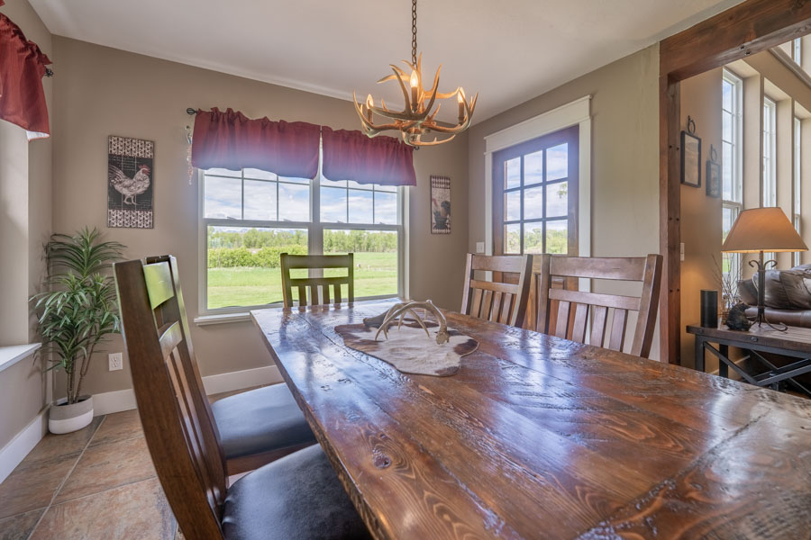 Livingston Vacation Rental Home the Trout House table