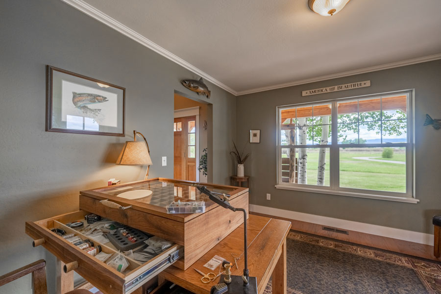 Livingston Vacation Rental Home the Trout House fly tying table