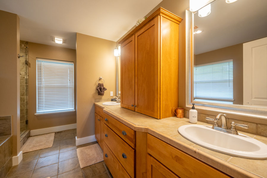 Trout House Livingston Vacation home bathroom