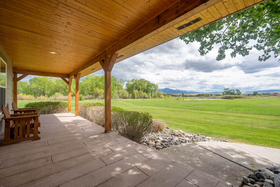 Riverfront Vacation Rental Home Livingston Trout House outside