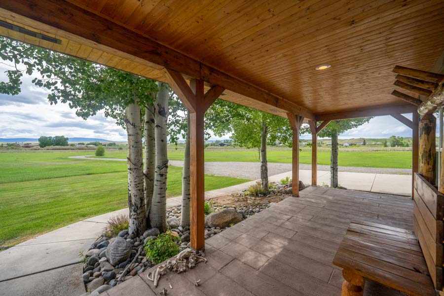 Riverfront Vacation Rental Home Livingston Trout House outside