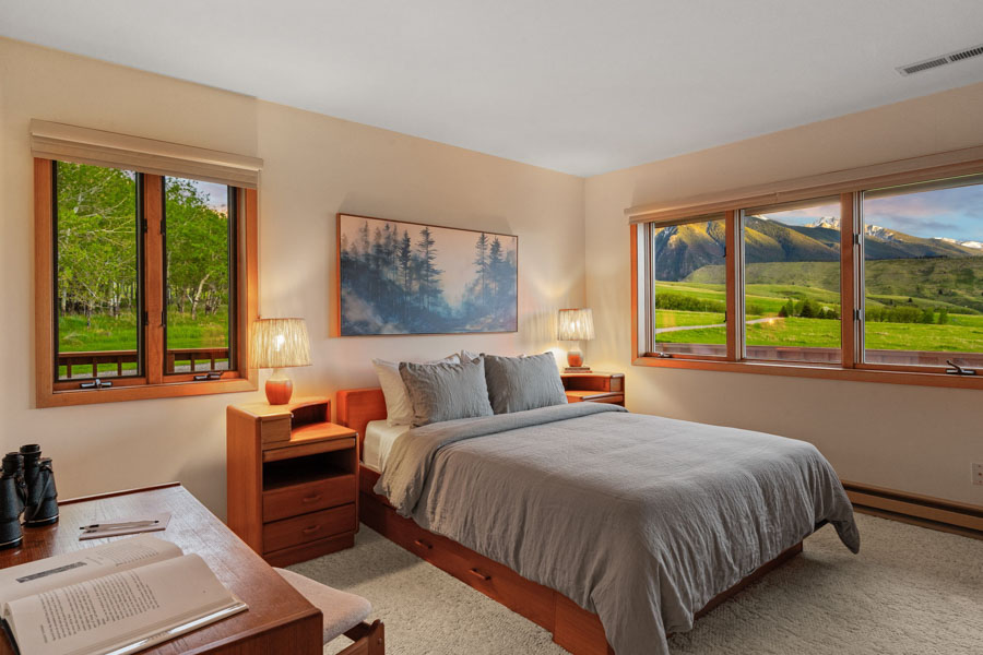 Paradise Valley Vacation Rental Home Valley View Lodge bed