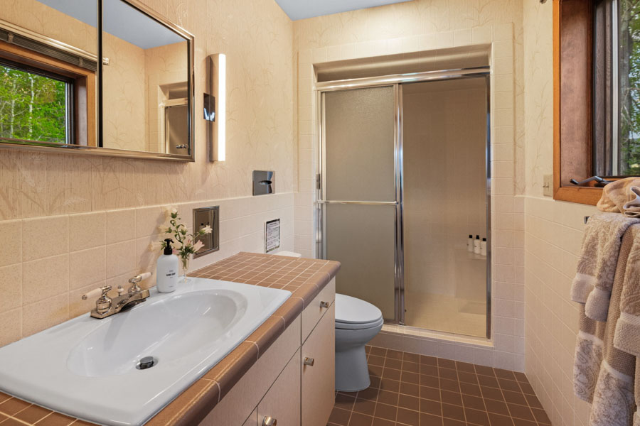 Paradise Valley Vacation Rental Home Valley View Lodge bath