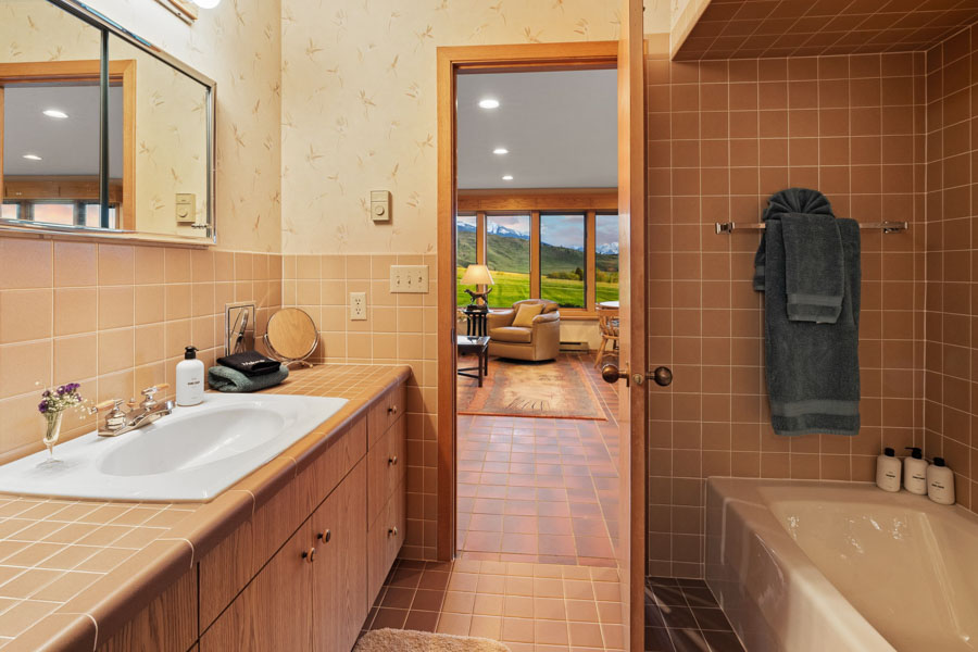 Paradise Valley Vacation Rental Home Valley View Lodge bathroom
