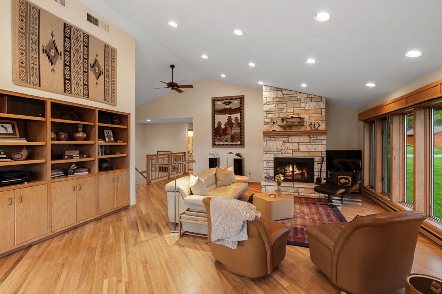 Yellowstone River Vacation Rental Home living room