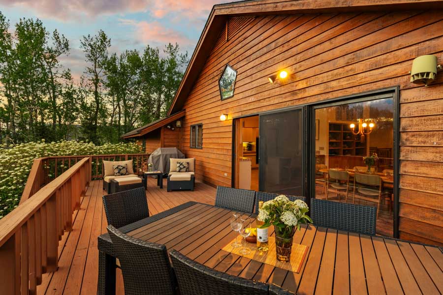 Livingston Montana Vacation Rental Home Valley View Lodge deck