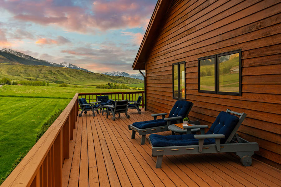 Valley View Lodge Vacation Rental Home in Paradise Valley deck