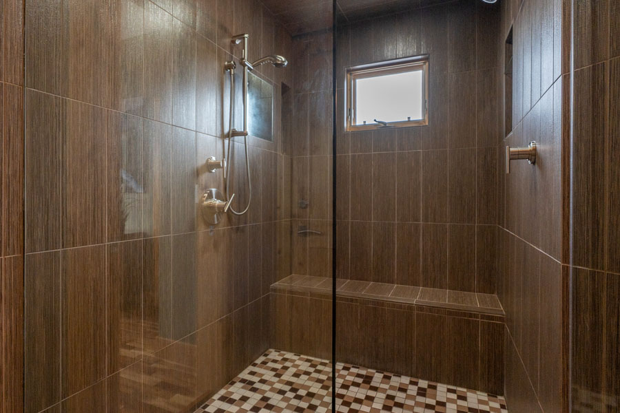 Yellowstone River Rental home bathroom