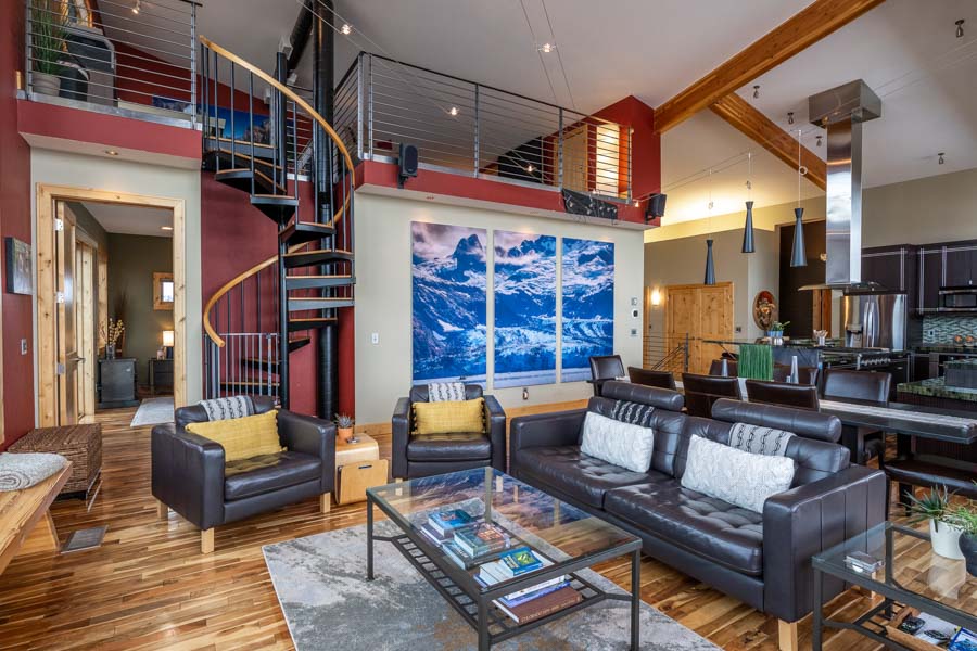 Yellowstone River Vacation Rental home living room