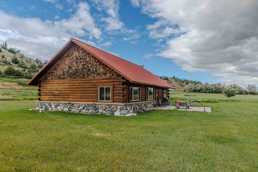 Paradise Valley Vacation Rental Yellowstone Crest Lodge outside