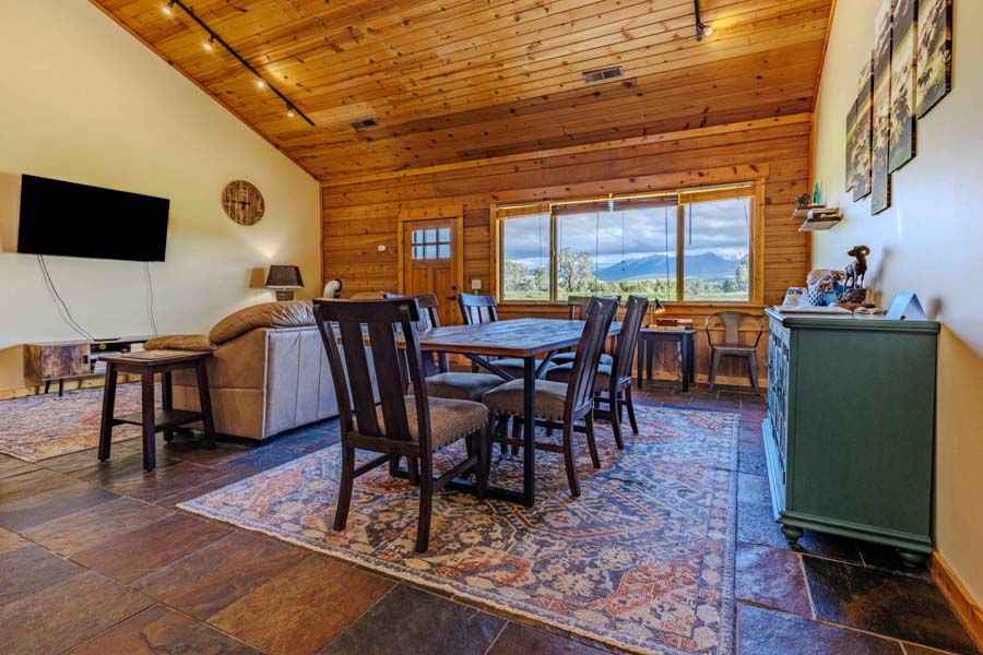 Paradise Valley Vacation Rental Yellowstone Crest Lodge interior