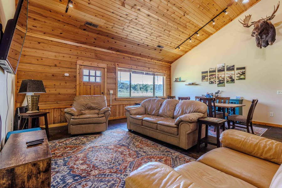 Paradise Valley Vacation Rental Yellowstone Crest Lodge interior