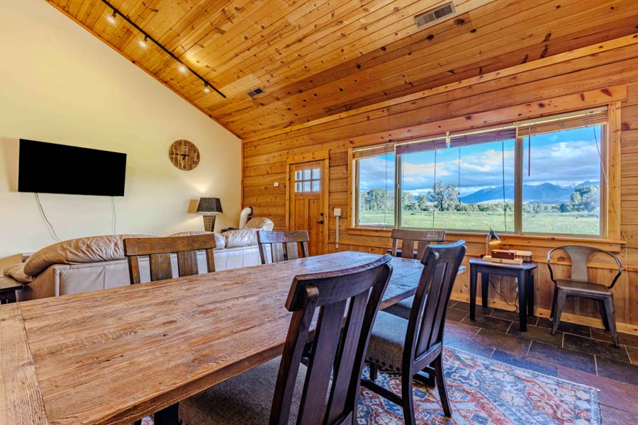 Paradise Valley Vacation Rental Yellowstone Crest Lodge interior