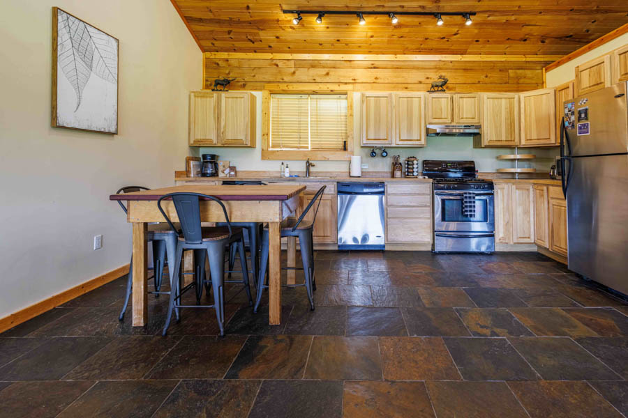 Yellowstone Crest Lodge Livingston Vacation Rental kitchen