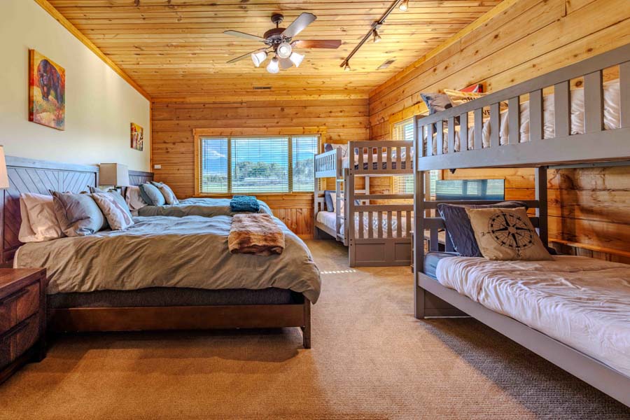 Yellowstone Crest Lodge Livingston Vacation Rental bunk room