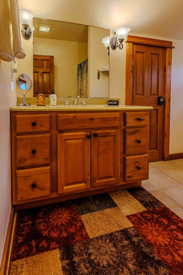 Yellowstone River Rental Home Yellowstone Trail bath