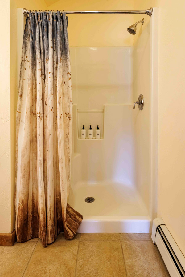 Yellowstone River Rental Home Yellowstone Trail bath