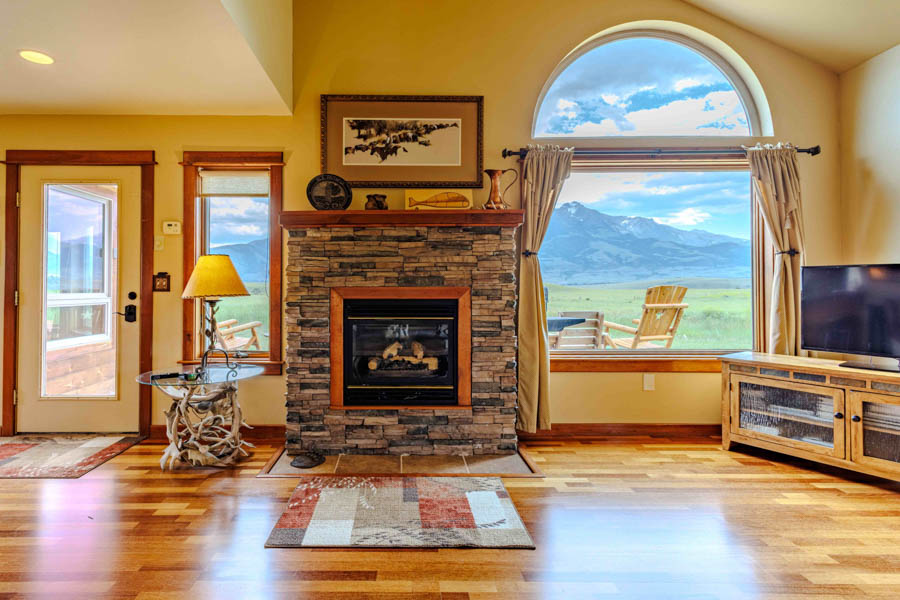 Yellowstone River Rental Home Yellowstone Trail Lodge Fireplace
