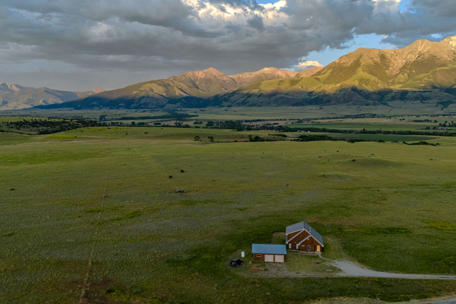 Paradise Valley Rental Home Yellowstone Trail Lodge drone