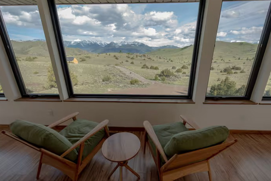 Erik's Ranch &amp; Retreat Meredith's House inside