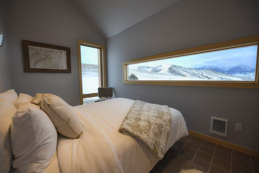 Erik's Ranch &amp; Retreat Sophia's House bed